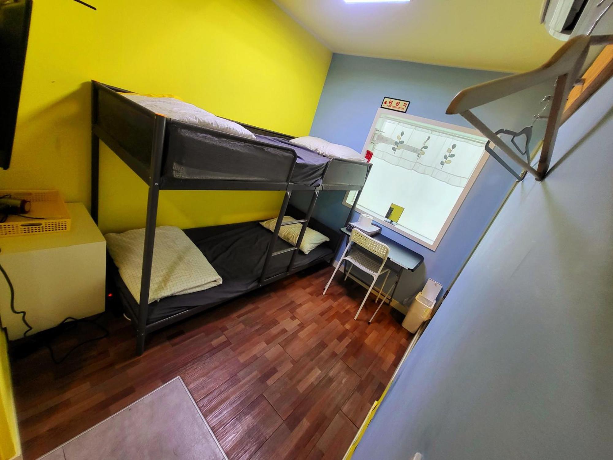 24 Guesthouse Sinchon Avenue Seoul Bagian luar foto