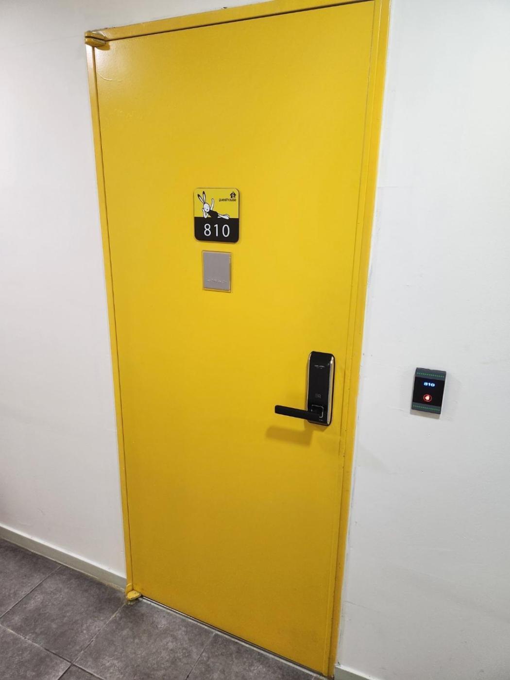 24 Guesthouse Sinchon Avenue Seoul Bagian luar foto