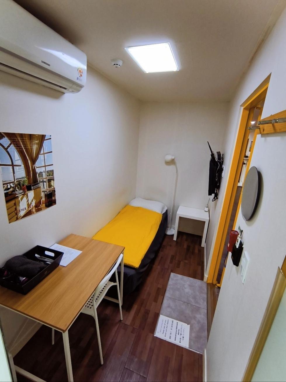 24 Guesthouse Sinchon Avenue Seoul Bagian luar foto