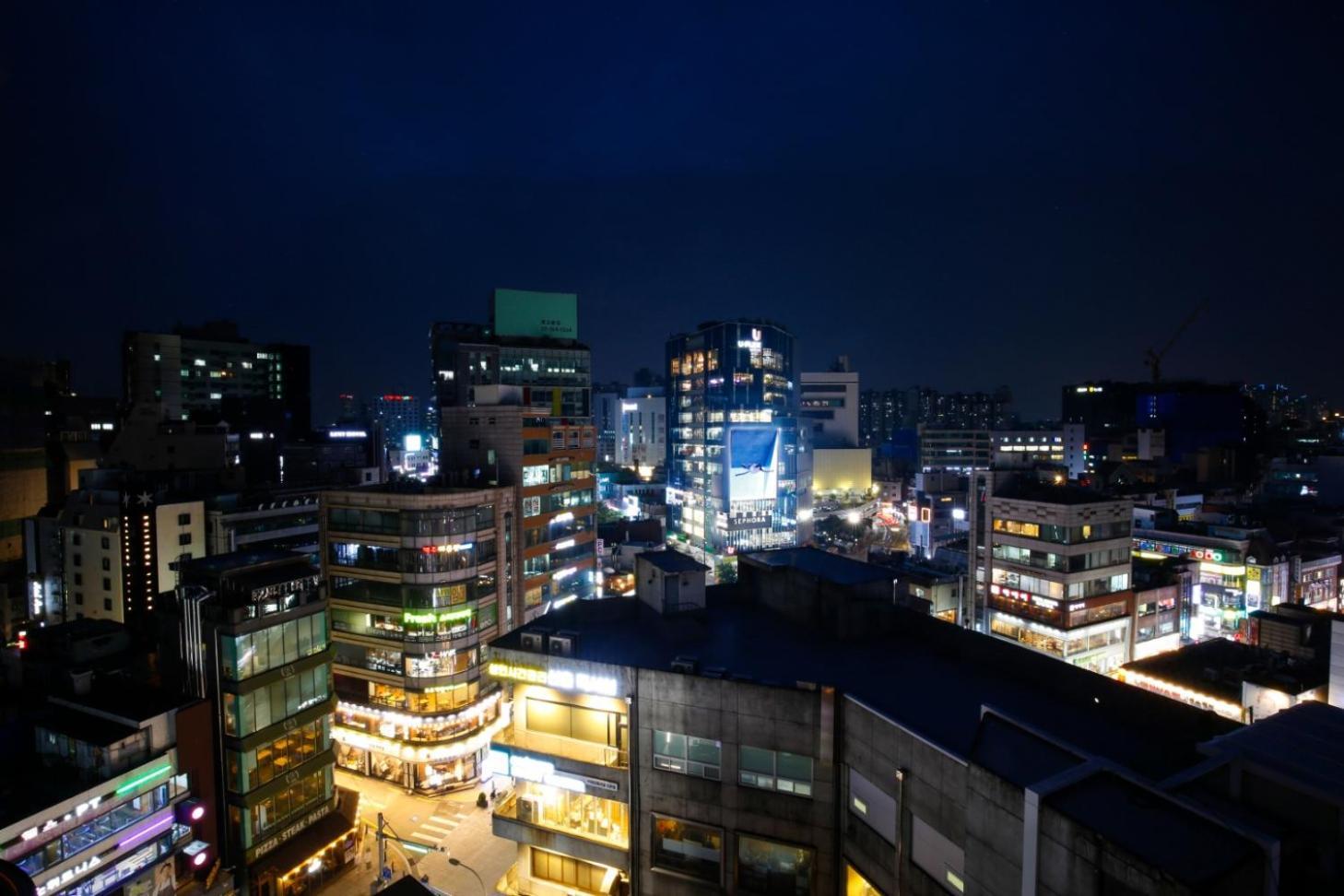 24 Guesthouse Sinchon Avenue Seoul Bagian luar foto