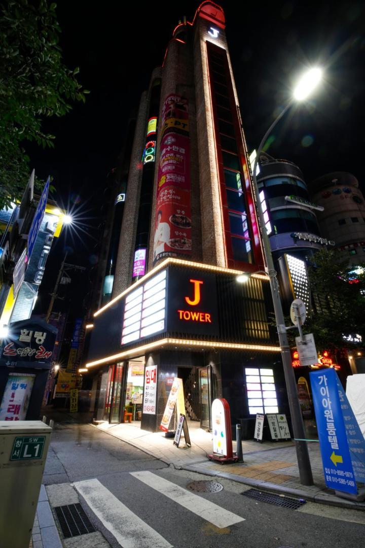 24 Guesthouse Sinchon Avenue Seoul Bagian luar foto