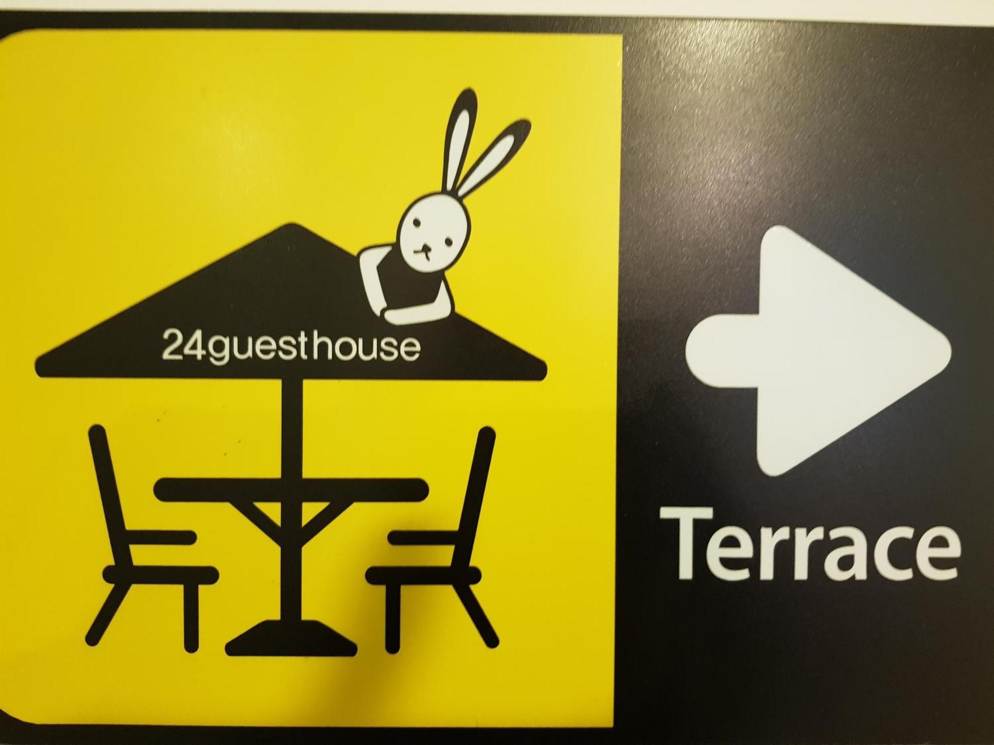 24 Guesthouse Sinchon Avenue Seoul Bagian luar foto