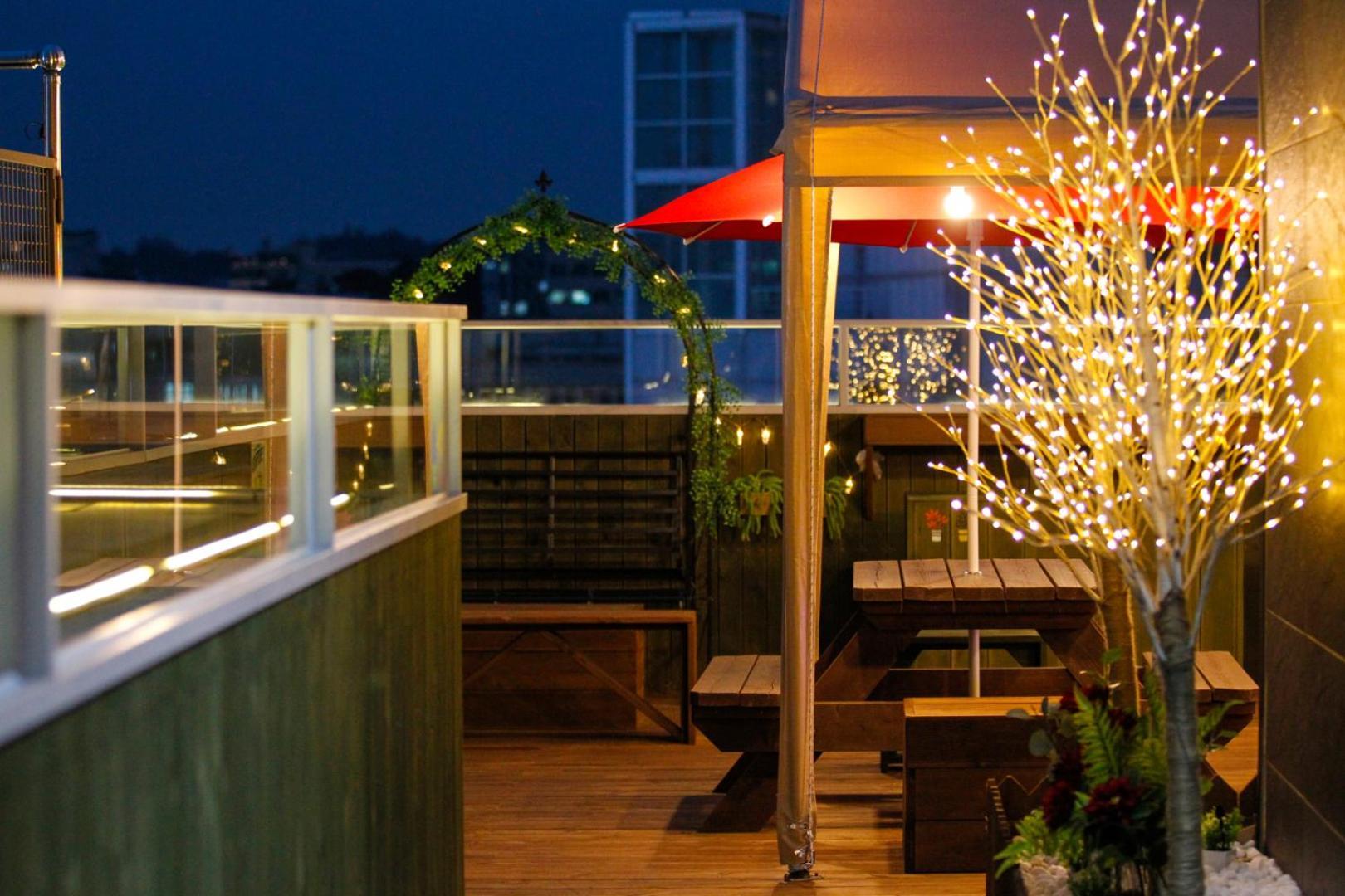 24 Guesthouse Sinchon Avenue Seoul Bagian luar foto