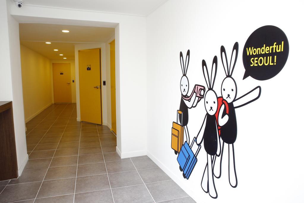 24 Guesthouse Sinchon Avenue Seoul Bagian luar foto