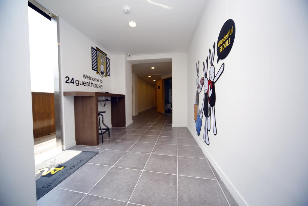24 Guesthouse Sinchon Avenue Seoul Bagian luar foto