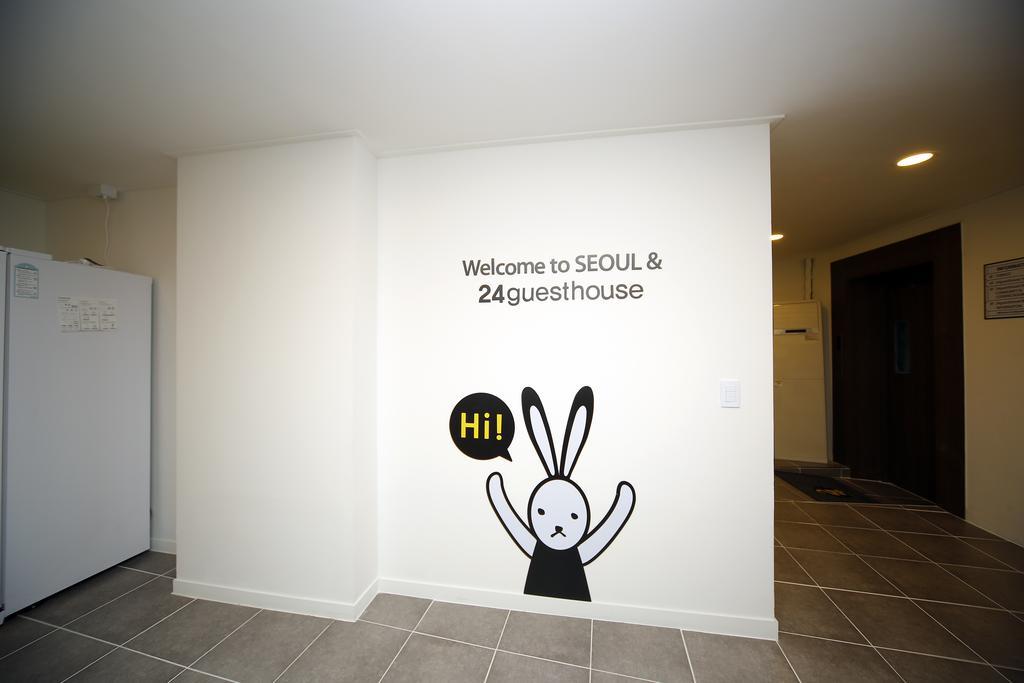 24 Guesthouse Sinchon Avenue Seoul Bagian luar foto