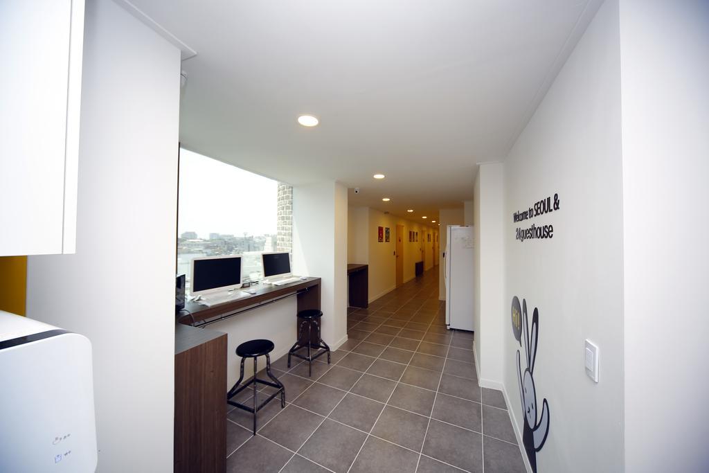 24 Guesthouse Sinchon Avenue Seoul Bagian luar foto