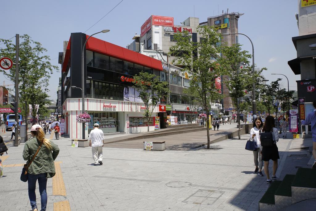 24 Guesthouse Sinchon Avenue Seoul Bagian luar foto