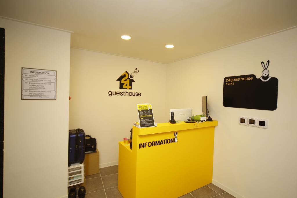 24 Guesthouse Sinchon Avenue Seoul Bagian luar foto