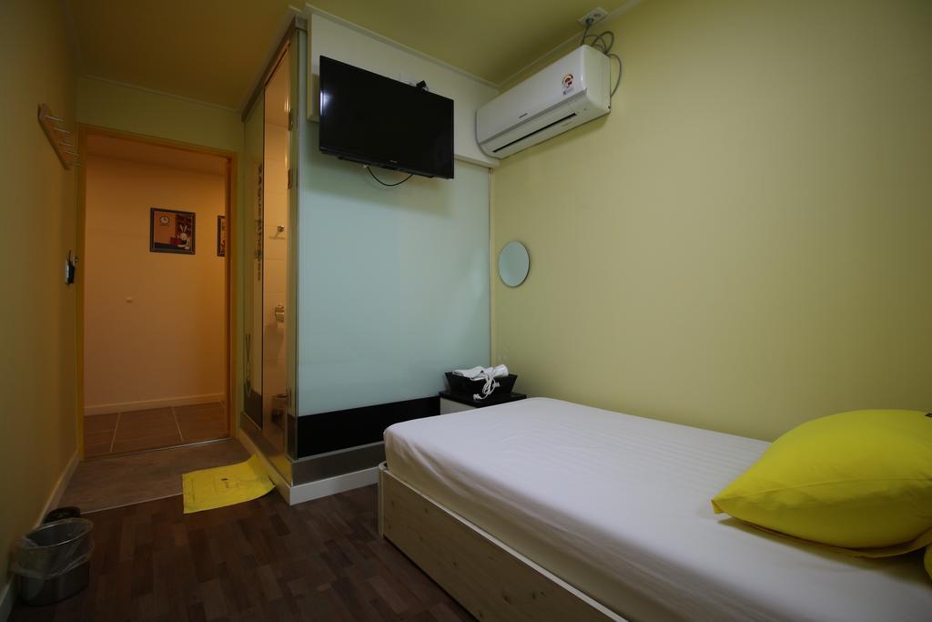 24 Guesthouse Sinchon Avenue Seoul Bagian luar foto